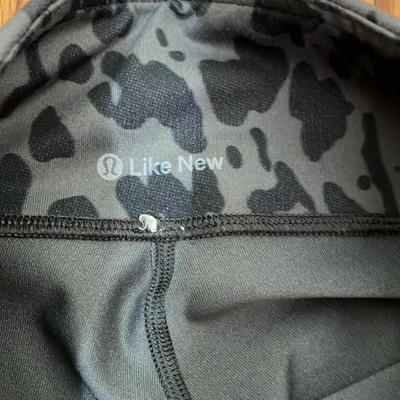 Lululemon Wunder Under Crop II Animal Swirl Deep Coal Light Size 4 cheetah - Picture 4 of 6